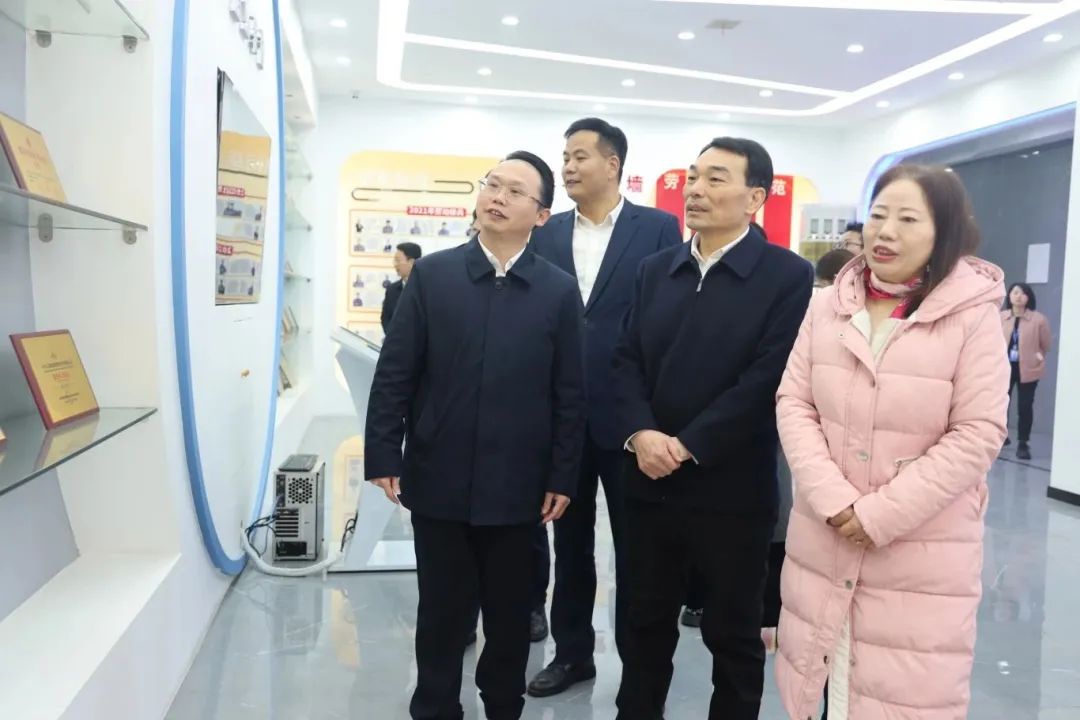 熊運(yùn)浪在調(diào)研安源工業(yè)園在江西艾特傳質(zhì)科技有限公司考察