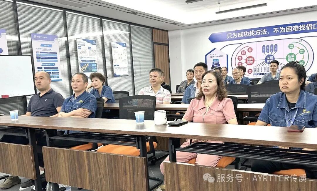 銘記歷史 致敬英雄 | 艾特傳質黨支部集中觀看“九三閱兵”直播。